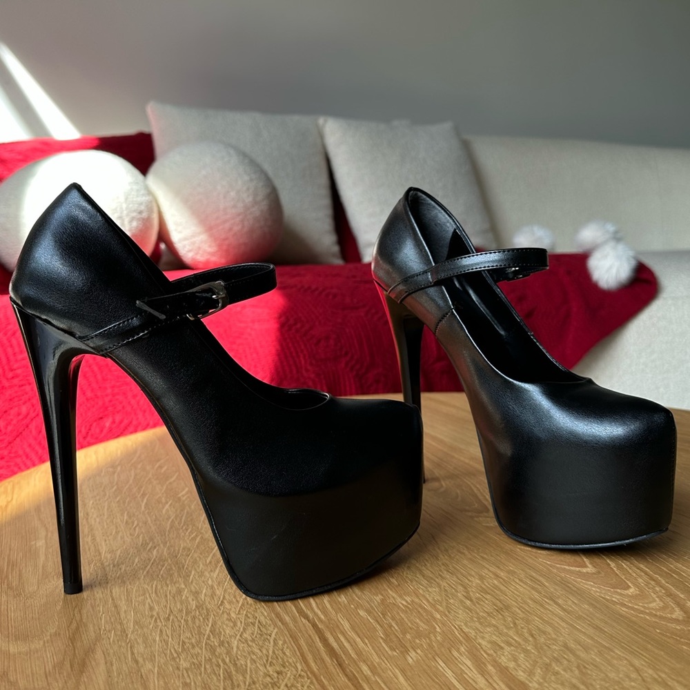 Tajna Black Matte Modern Mary Jane High Heels Size 7
